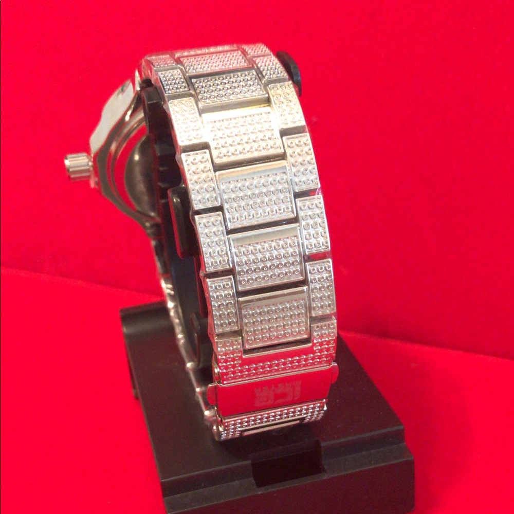 Watch - Picture 2 of 3